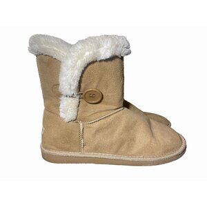 Fur lined suede tan and cream button closure 7 winter cute Y2K